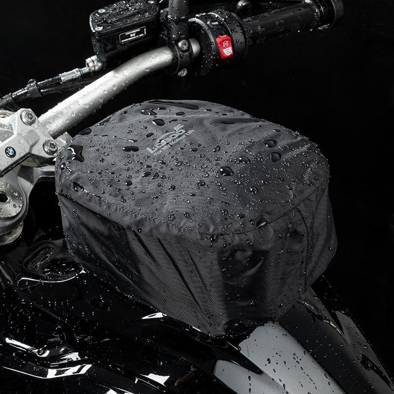 Conducir la moto sobre mojado: frenada, neumáticos y puntos resbaladizos que importan en otoño