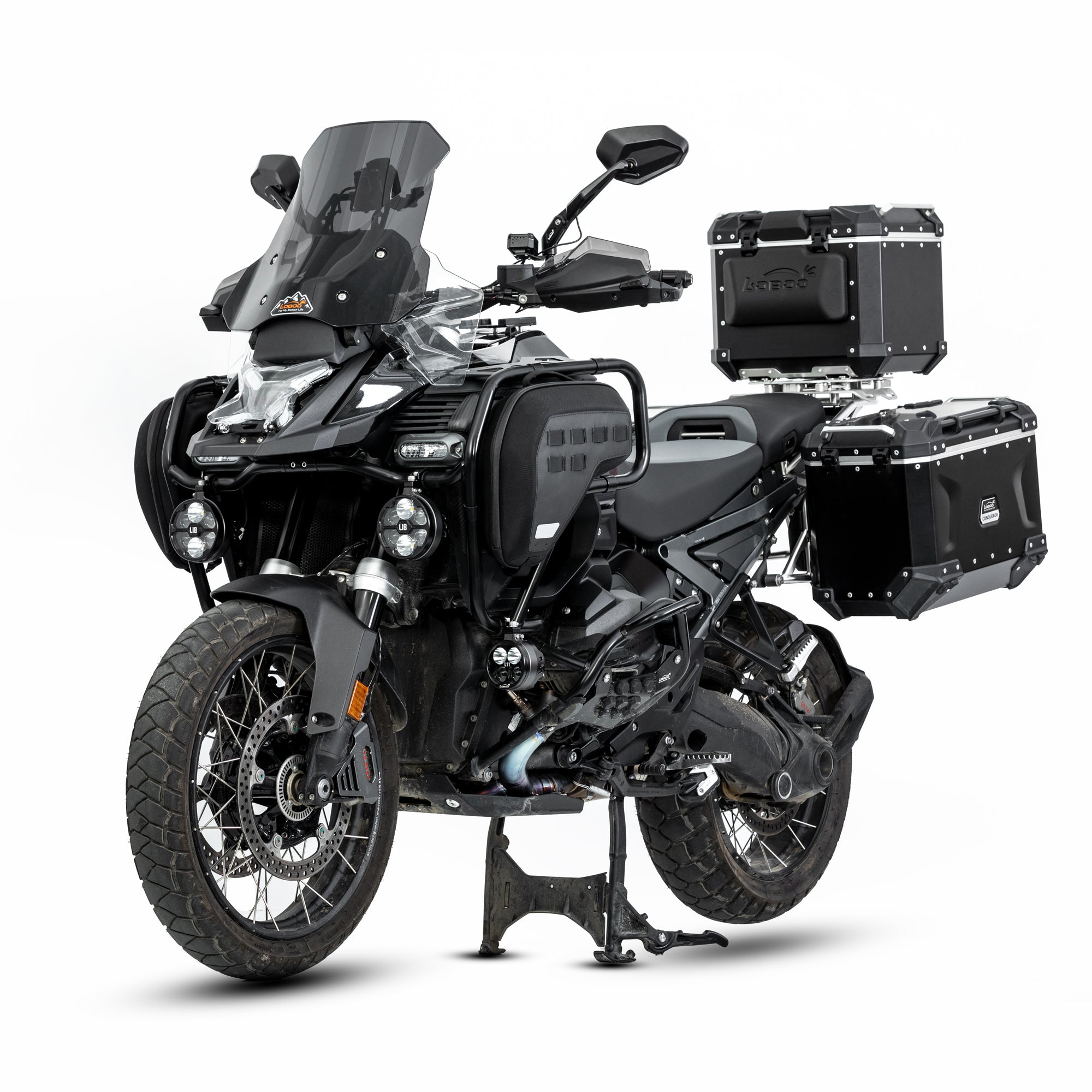 BMW R 1300 GS Adventure con cover in carbonio, vista di tre quarti anteriore