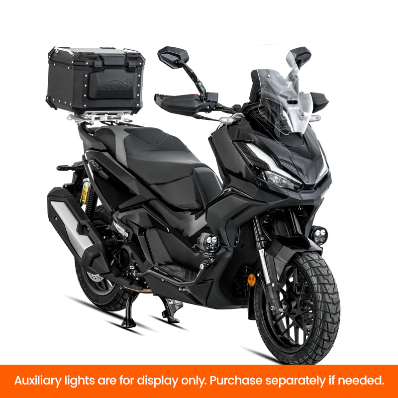 Honda ADV 350 con crash bar LOBOO CHG511 e top case, vista tre quarti anteriore destra