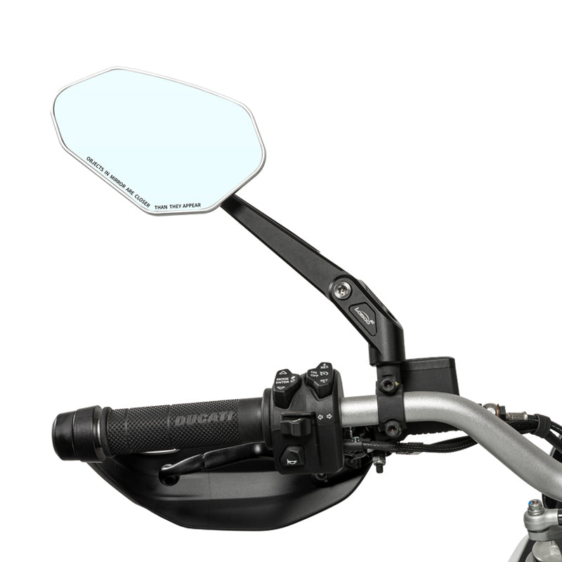 Specchietto LOBOO RM02 montato sul manubrio, dettaglio dello stelo di attacco