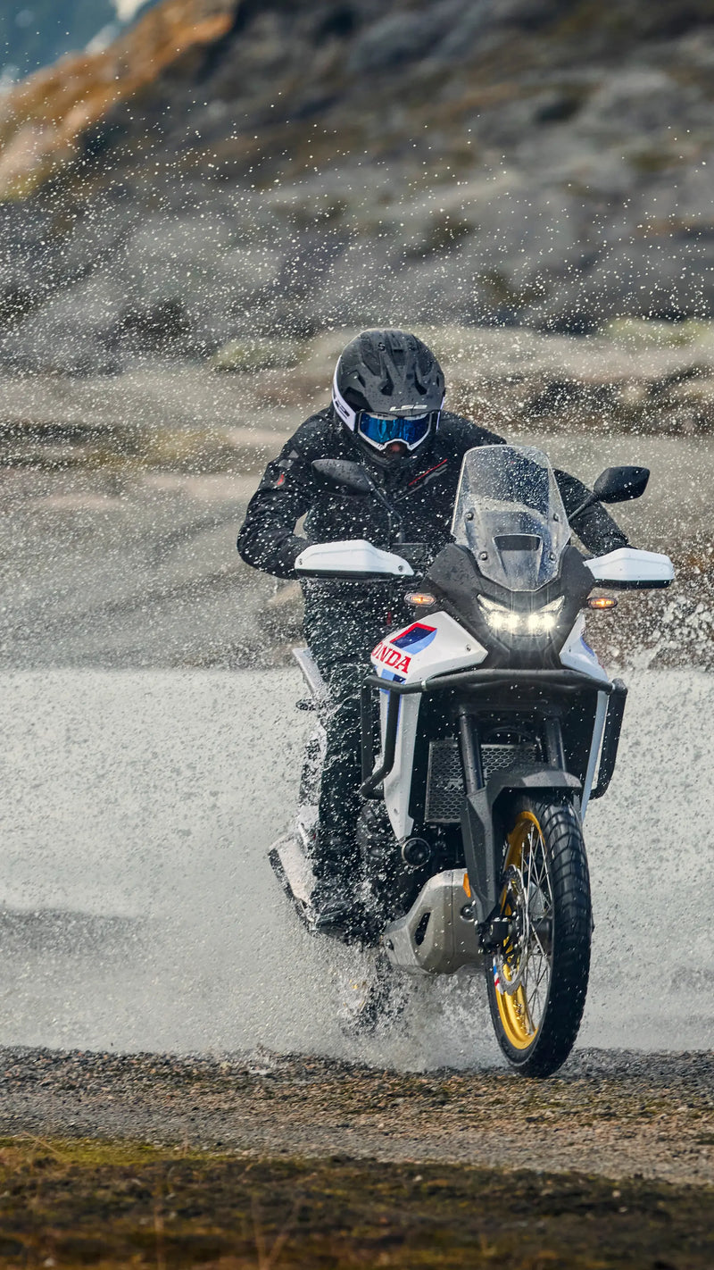 Honda XL750 Transalp 2026: el E-Clutch pasa a ser de serie, esto es lo que cambia