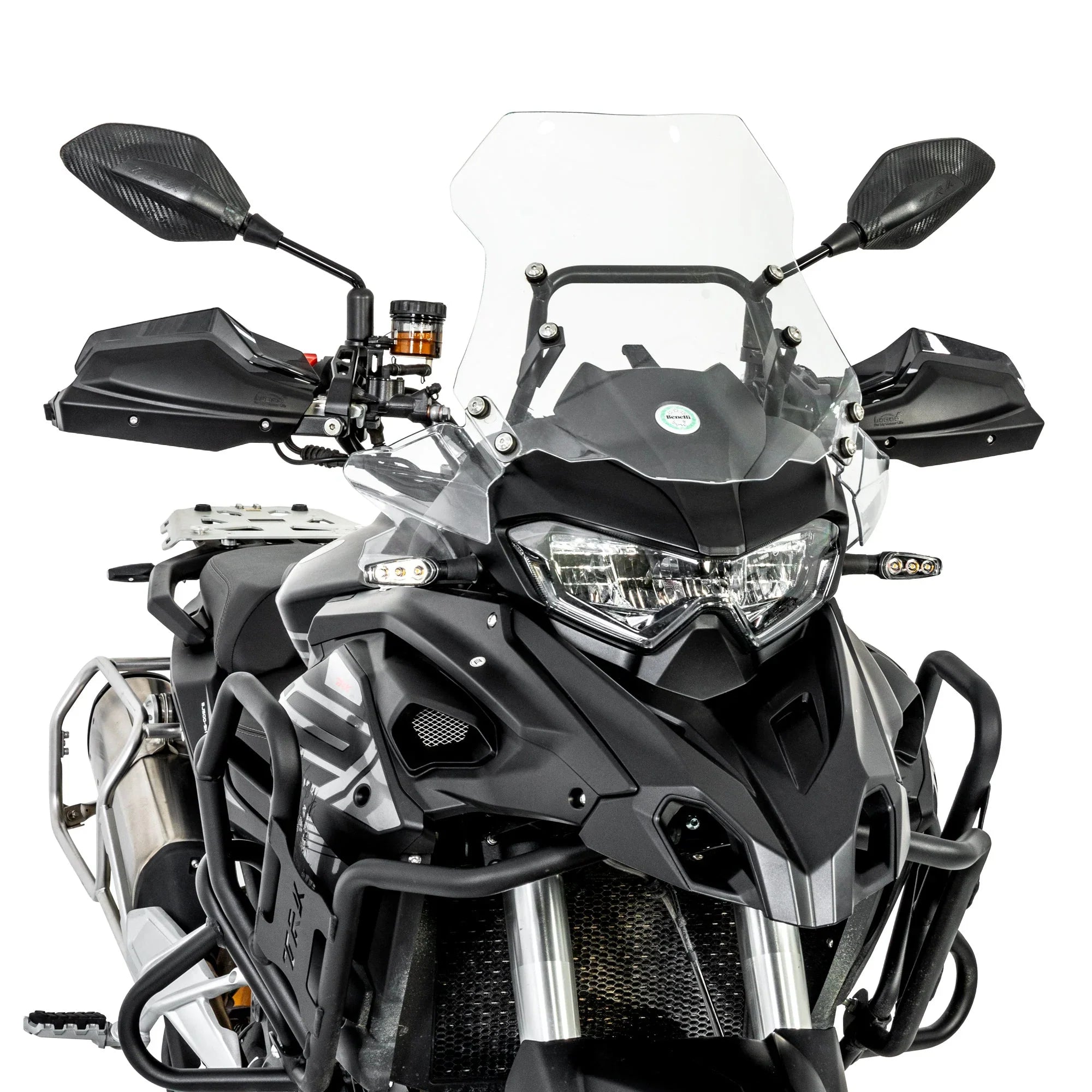 Paramani LOBOO CHS683 montati su Benelli TRK 552X, vista frontale ravvicinata