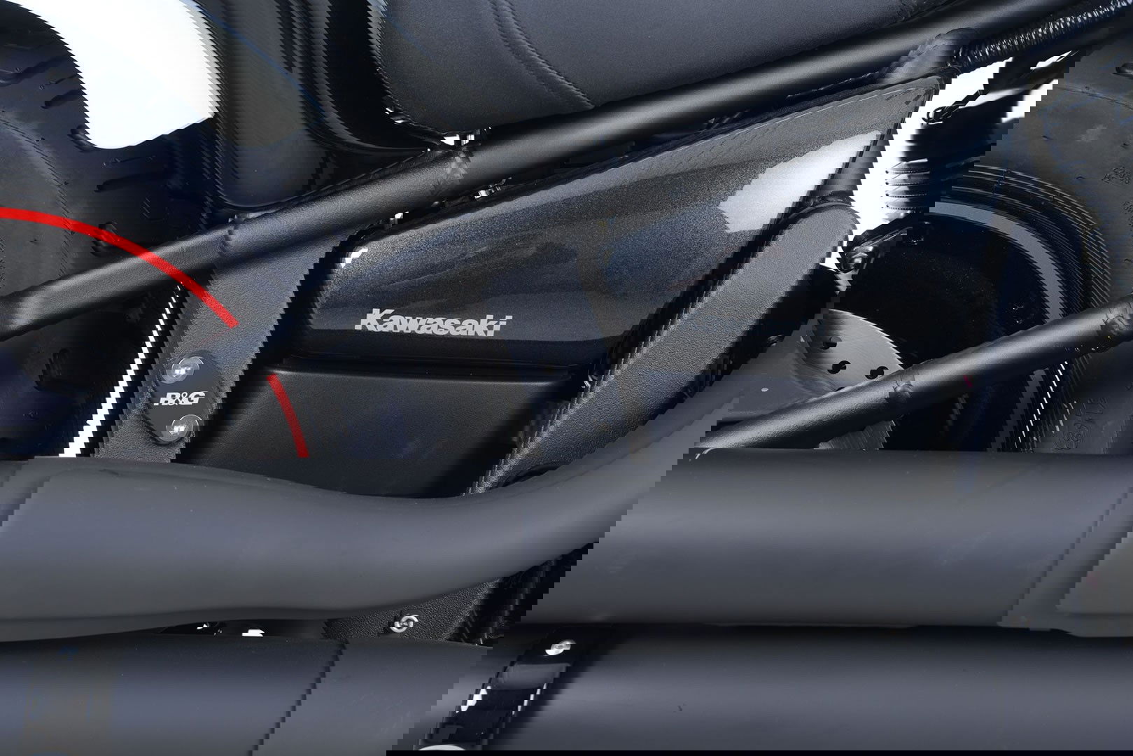 Placchette copri fori poggiapiedi posteriori (paio), Kawasaki Vulcan VN 900 Custom 2007- / Classic '06- / Classic LT '11-