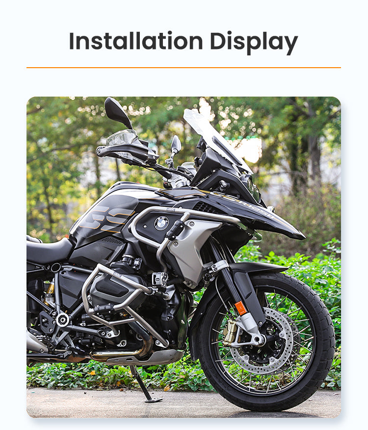 Mira cómo se integra en la línea de la moto