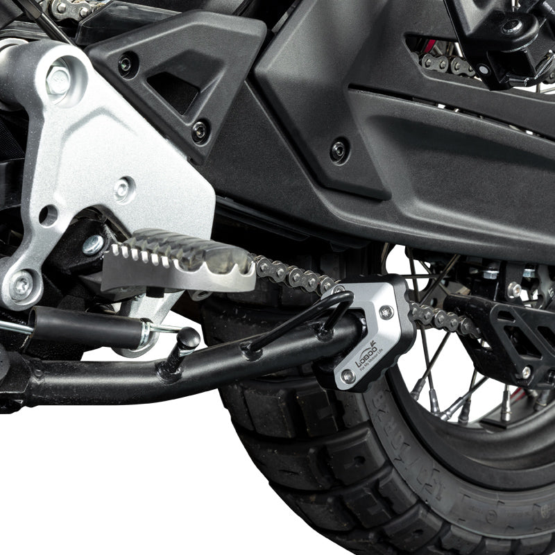 Estensione cavalletto LOBOO CJC603 montata sul cavalletto laterale di una CFMOTO 800MT-X