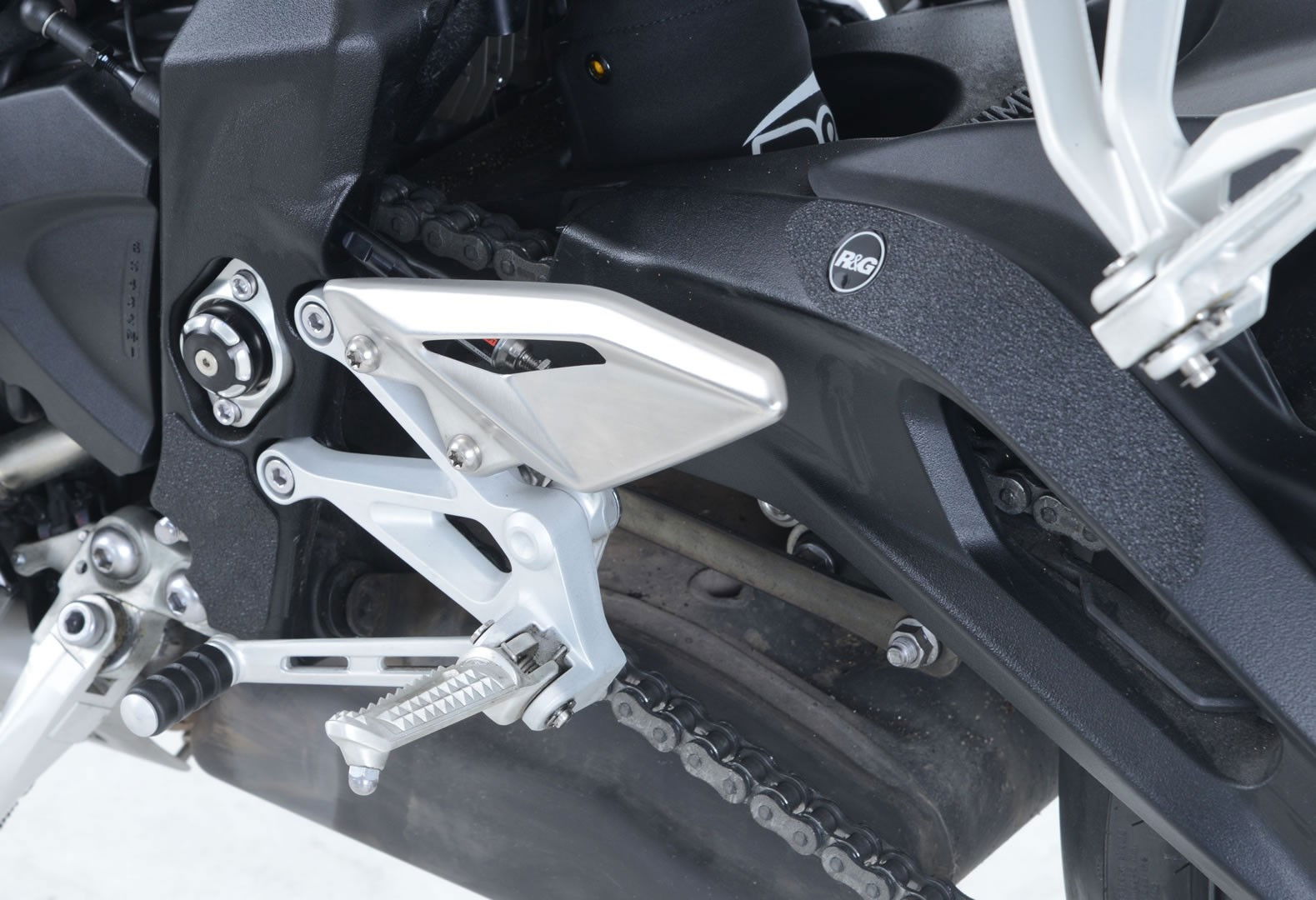 Kit 4pz.adesivi anti-scivolo paratacco Triumph Street Triple 765 RS '17- - nero R&G