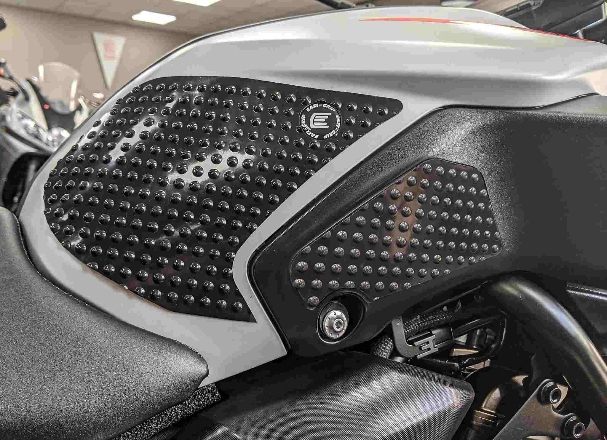 Kit adesivi antiscivolo paraserbatoio Yamaha MT-07 2018-2020