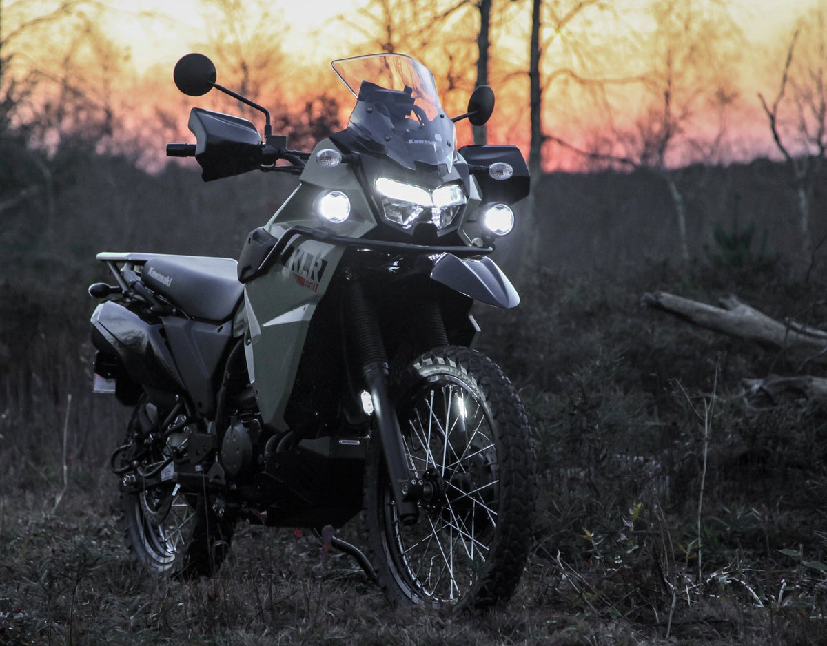 Kawasaki KLR 650 con faretti DENALI comandati dal controller DialDim