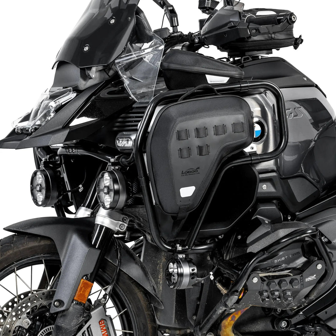 Avantreno della BMW R 1300 GS Adventure con borsa paramotore e faretti supplementari