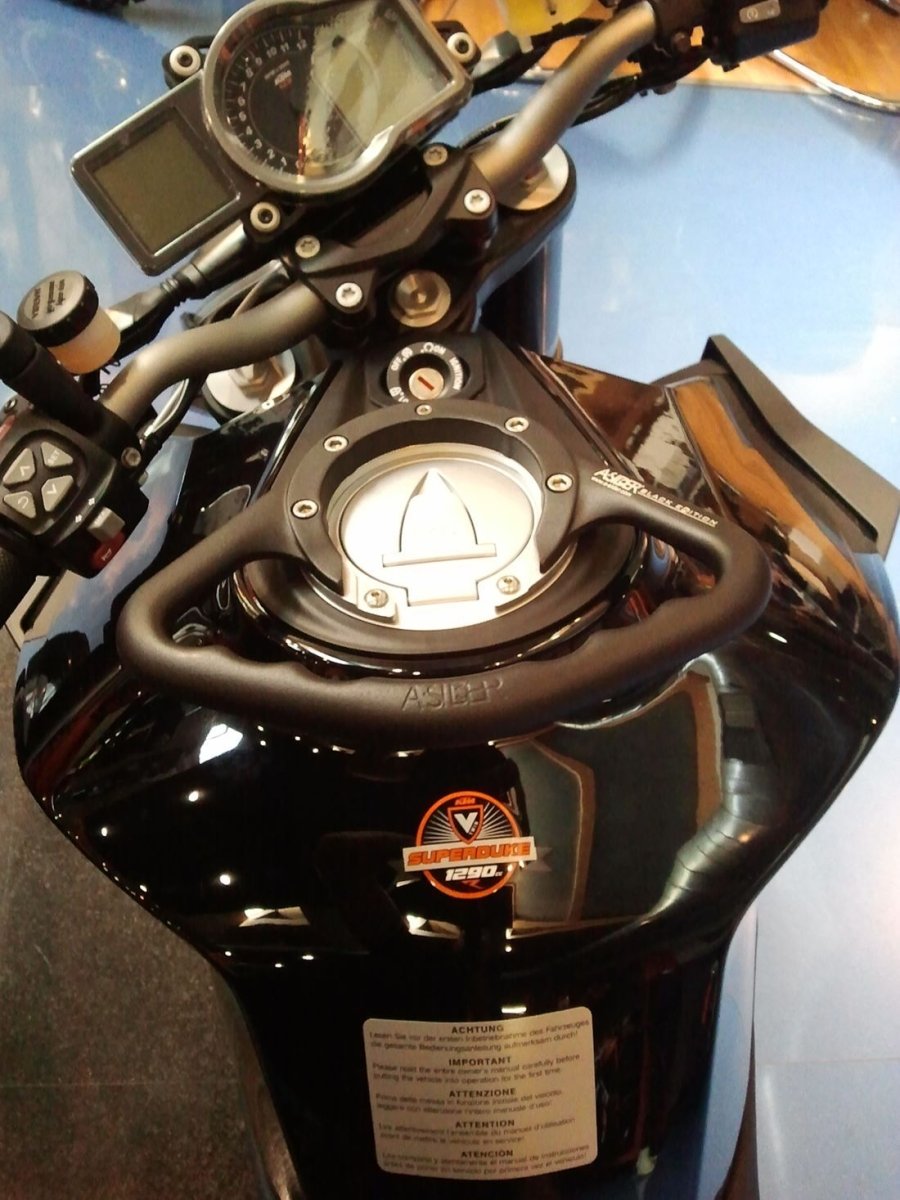 Maniglia serbatoio moto BMW, KTM, TRIUMPH a 6 vi | BR01 - 2256 - ENDURRAD