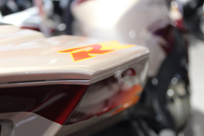Pellicola protettiva PPF applicata sulla vernice della moto
