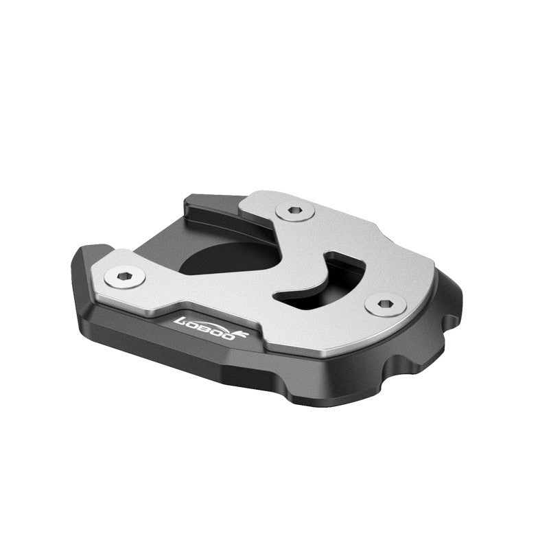 Piastra cavalletto LOBOO CJC411 in vista tre quarti, profilo basso lavorato CNC