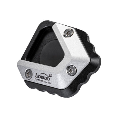 Piastra cavalletto LOBOO CJC613 in vista obliqua, con l'alloggiamento del piede originale