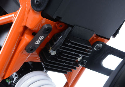 Placchette copri fori poggiapiedi posteriori (lato SX), KTM 125 Duke '17-