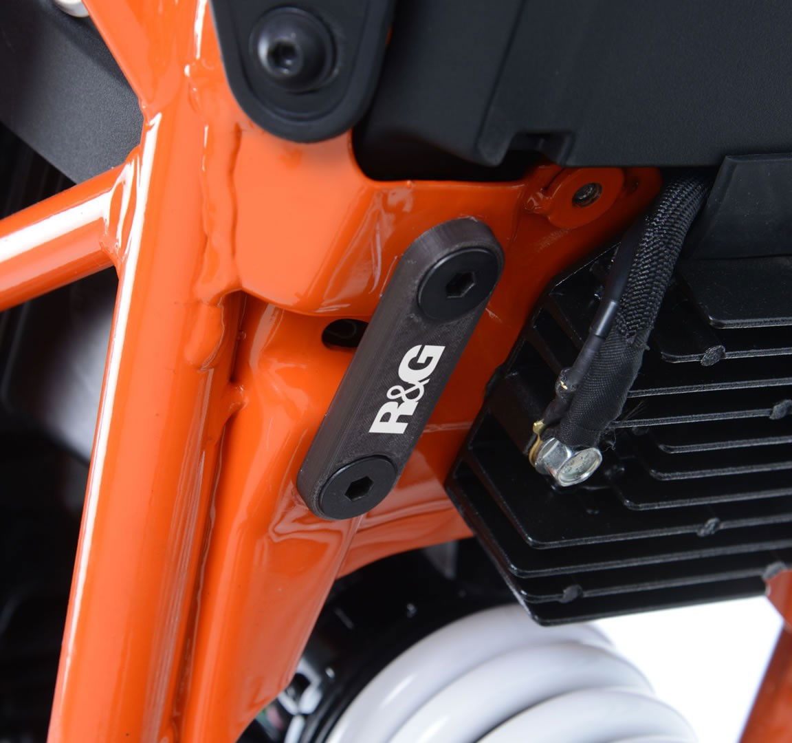 Placchette copri fori poggiapiedi posteriori (lato SX), KTM 125 Duke '17-