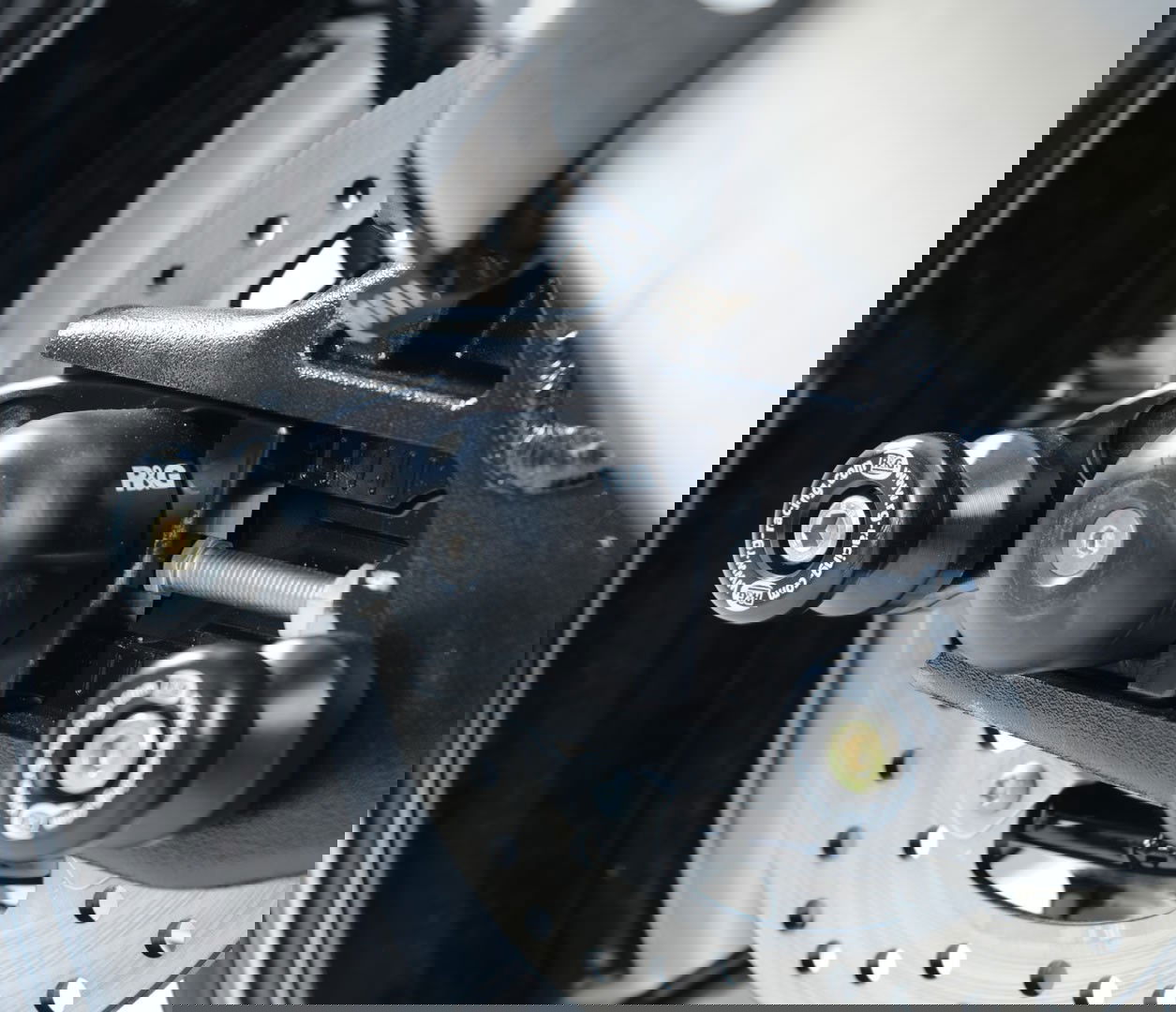 Protezione forcellone (allung.) Yamaha MT-10/Niken/ BMW S1000RR '10- /HP4/S1000R/S1000XR/F750/850GS/F900R '20-/F900XR '20- /GSXR