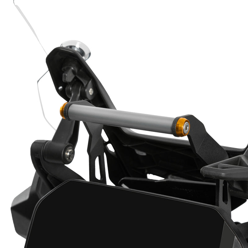 Dettaglio del fissaggio del supporto navigatore accanto al display TFT