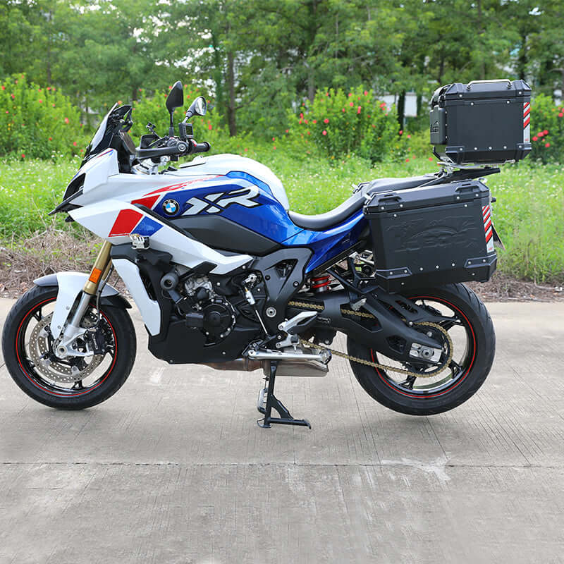 BMW S 1000 XR con valigie laterali montate, fiancata sinistra