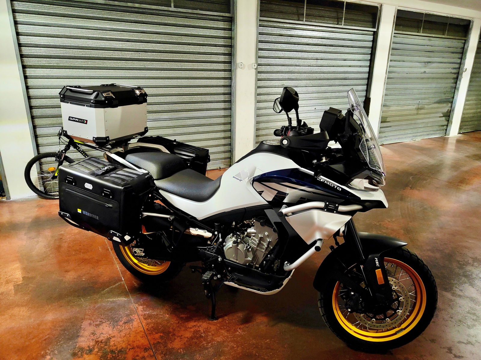 Valigie semirigide LOBOO Wanderer su CFMOTO 800MT Explore, vista d'insieme, foto inviata da un cliente